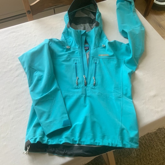 Patagonia Jackets & Blazers - PATAGONIA WOMENS PULLOVER SHELL AQUA COLORED -S